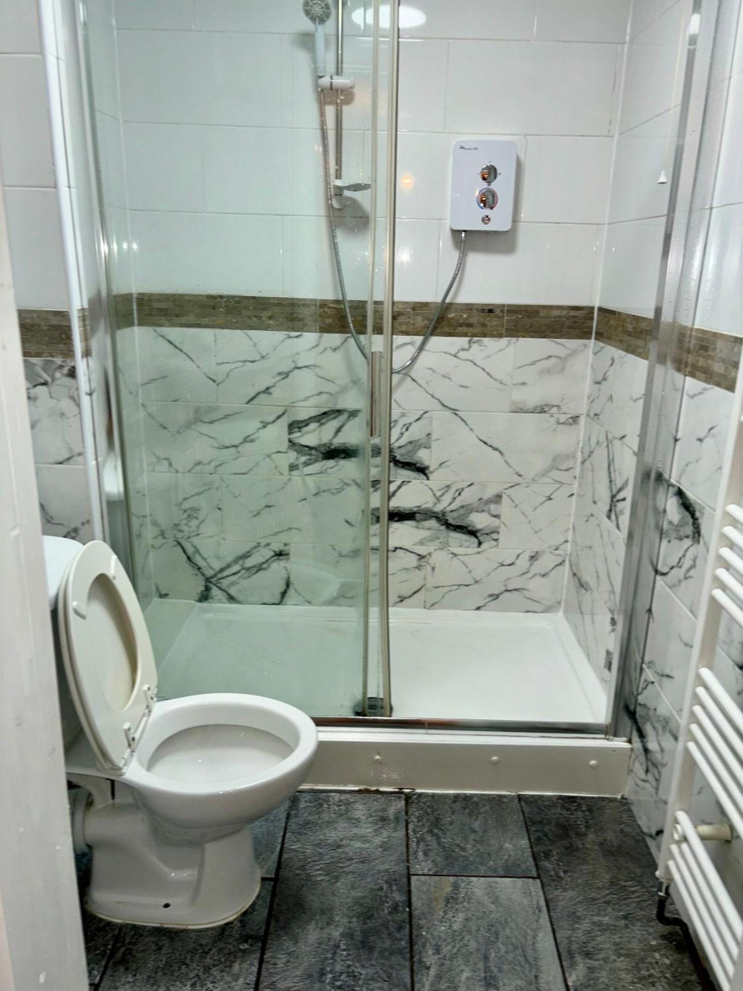 Stainless Guests House Hotell Dudley Exteriör bild