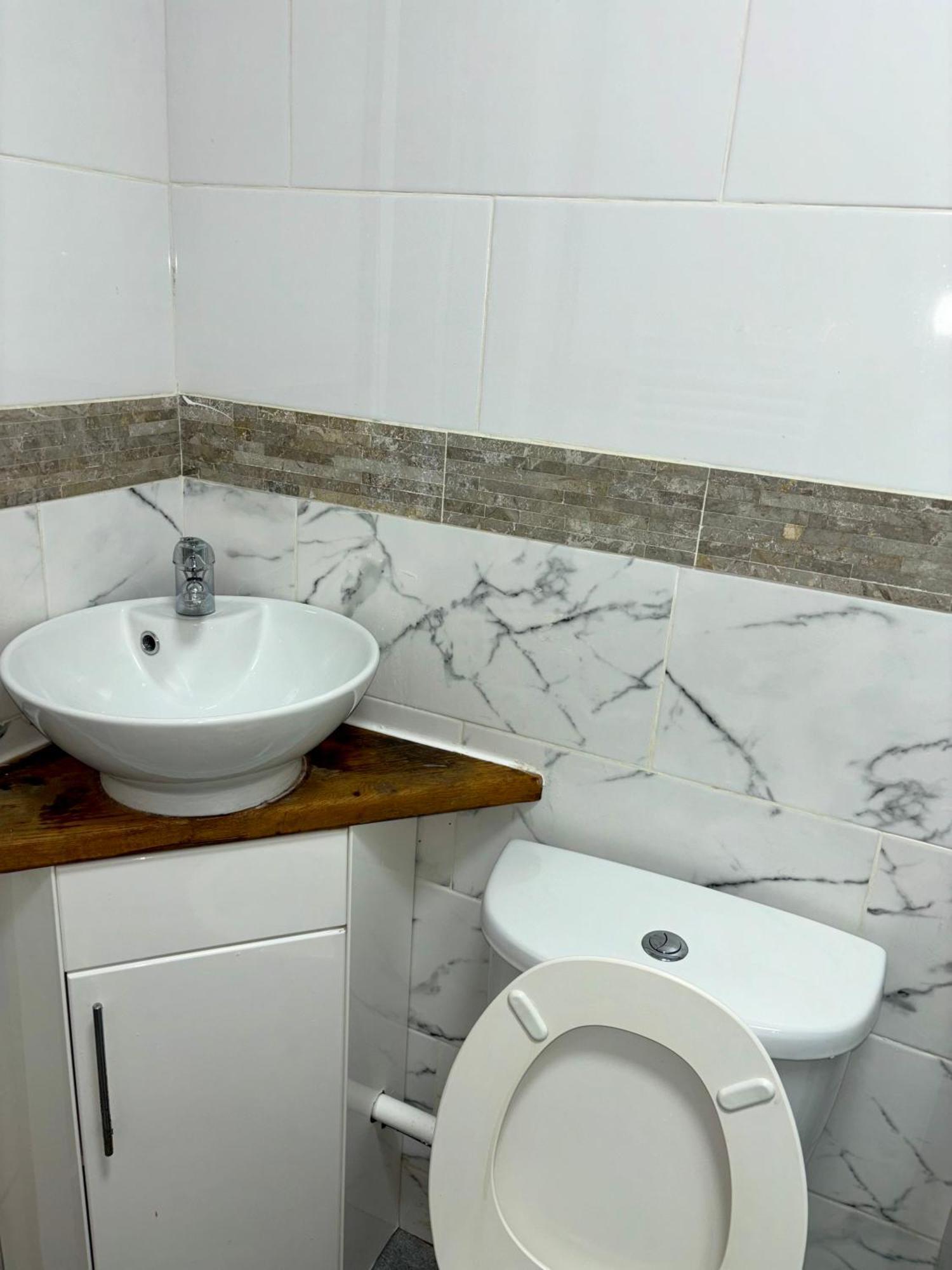 Stainless Guests House Hotell Dudley Exteriör bild