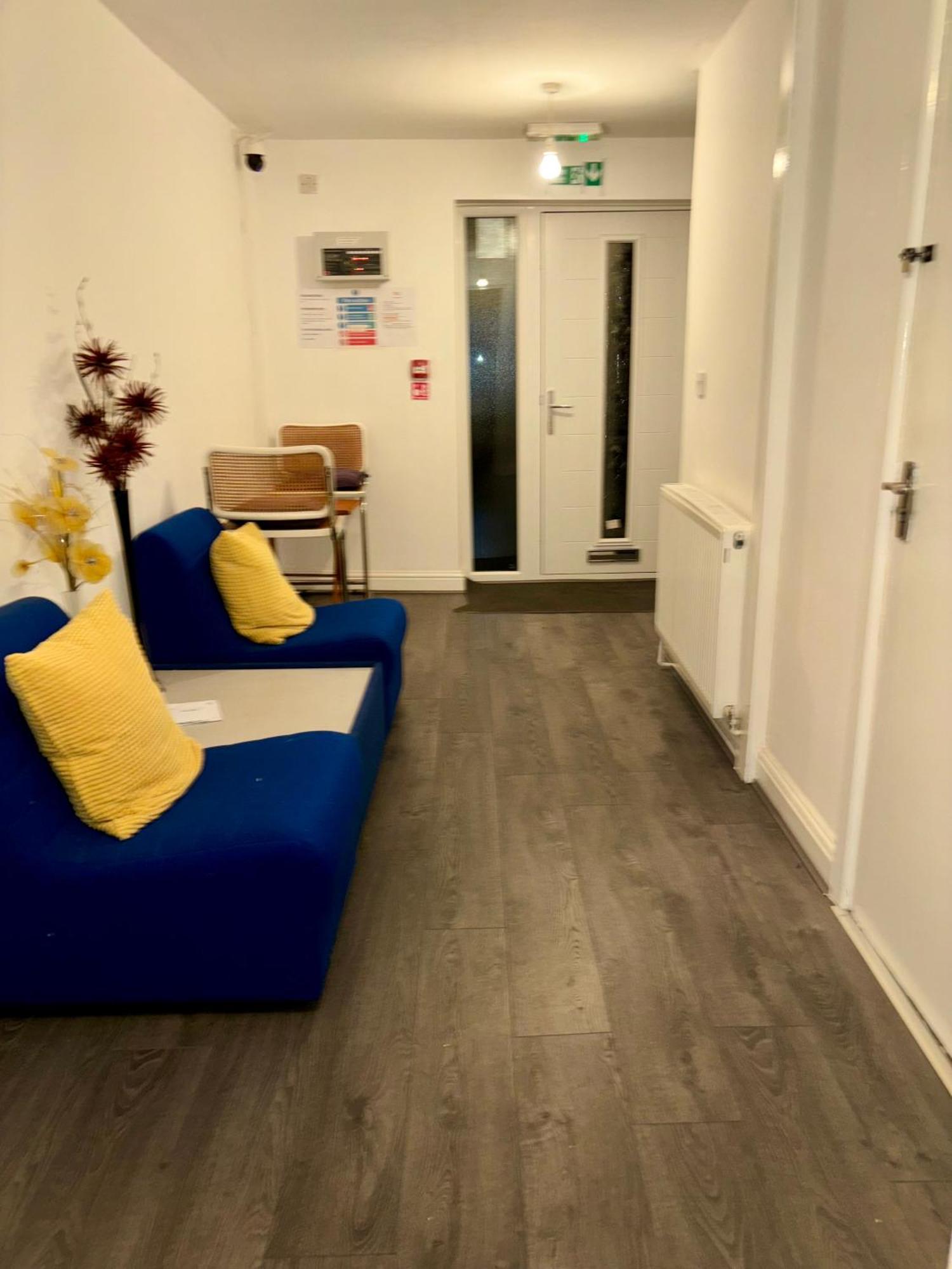 Stainless Guests House Hotell Dudley Exteriör bild