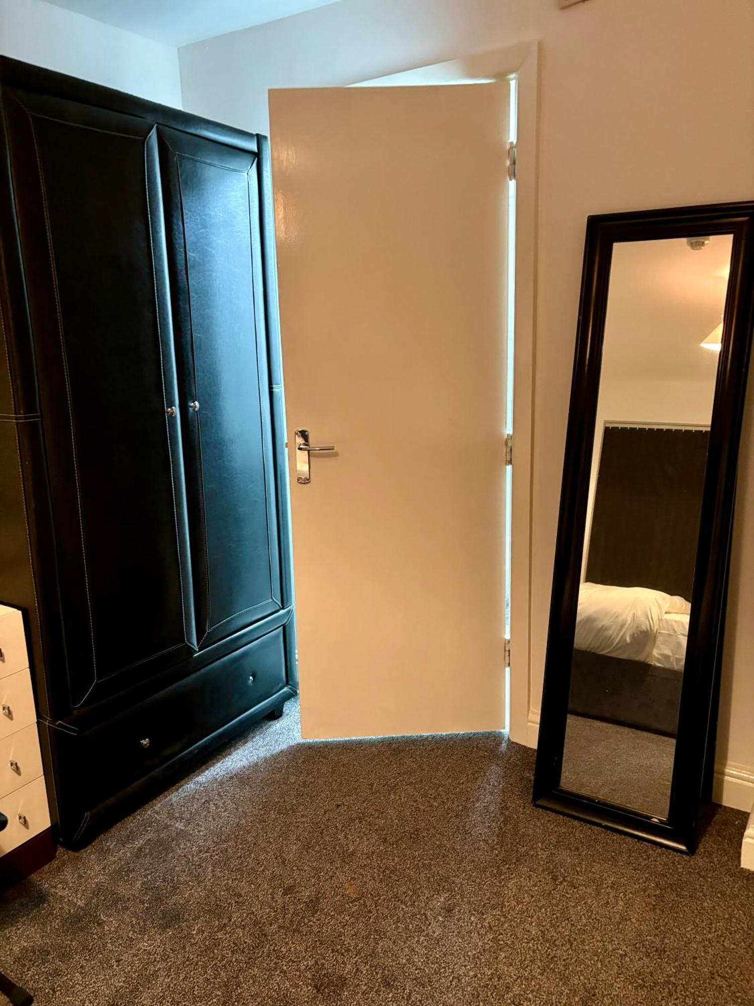 Stainless Guests House Hotell Dudley Exteriör bild
