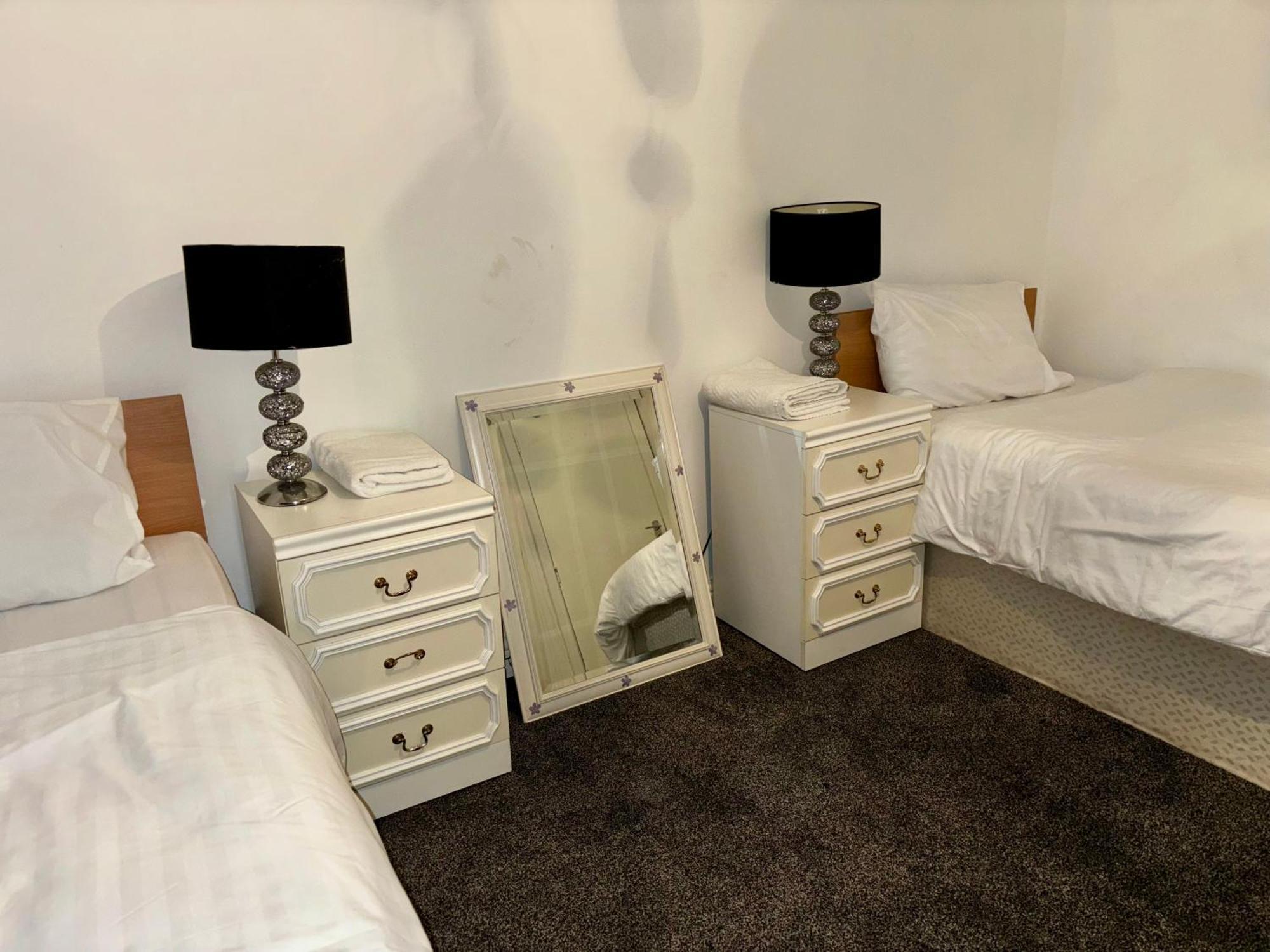 Stainless Guests House Hotell Dudley Exteriör bild