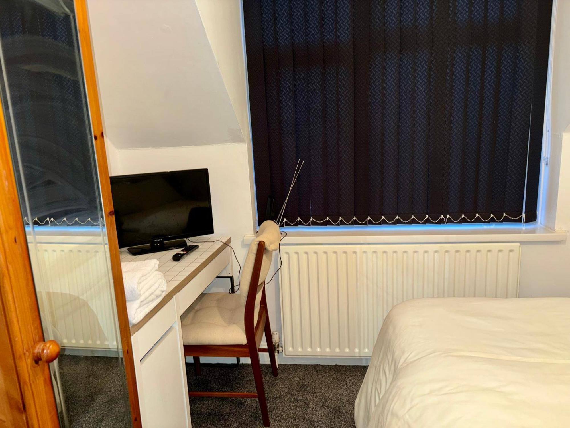 Stainless Guests House Hotell Dudley Exteriör bild