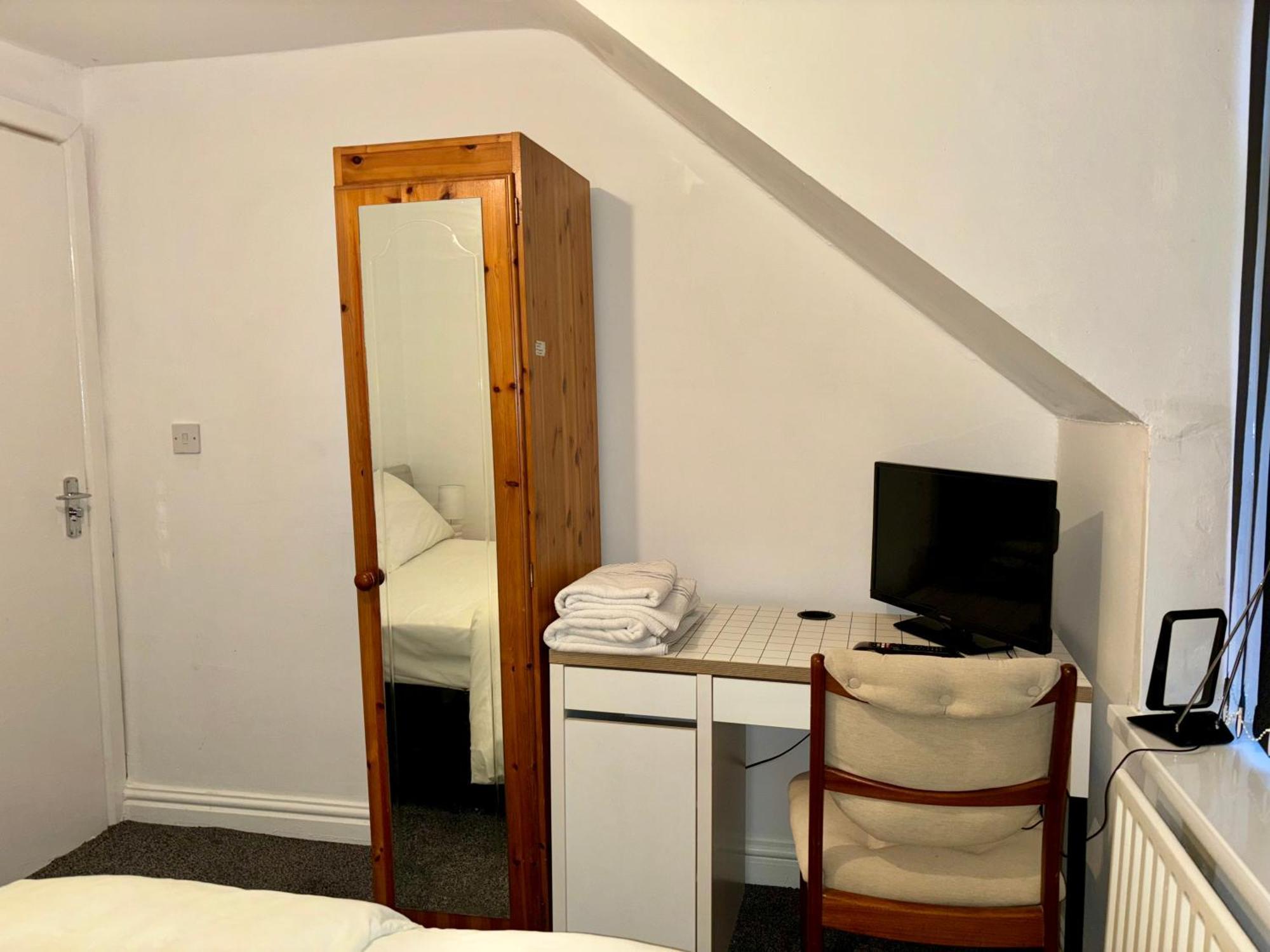 Stainless Guests House Hotell Dudley Exteriör bild