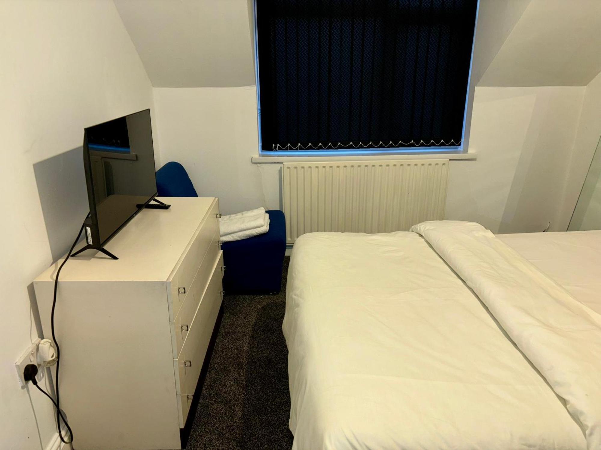 Stainless Guests House Hotell Dudley Exteriör bild